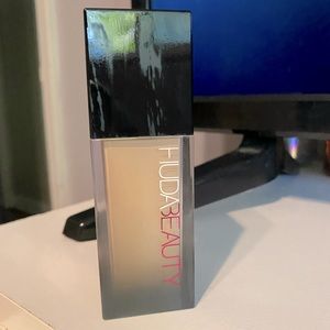 Huda Beauty full coverage foundation